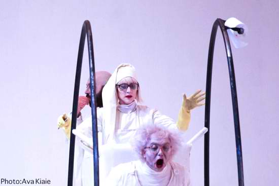  تحلیل و بررسی نمایشنامه "ملکه زیبایی لی نین": رویکرد نئومارکسیستی 