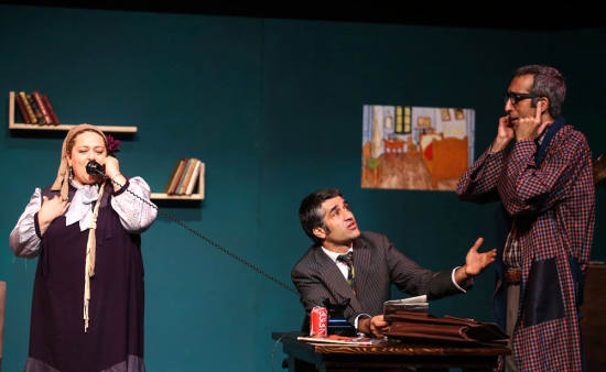 نقد نمایش «دوباره اون آهنگو بزن سام»؛ کمدی سرحال با مشکلات جدی