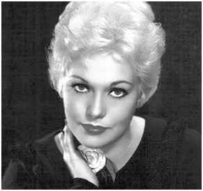 تقدیر از کیم نواک بازیگر فیلم سرگیجه هیچکاک در جشنواره کن 2013